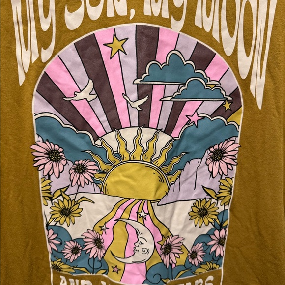 Euc sz M Graphic Tee with Sun and Moon Design - Picture 3 of 3